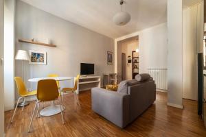 Chic Stay at Magnagrecia Rome Apartment