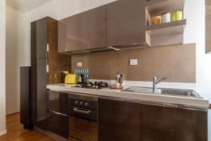 Chic Stay at Magnagrecia Rome Apartment