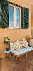 Casa Marzy- Charming Tropea Studio with Pool, Sea & Volcano Views