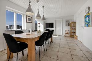 Pool House With Beautiful View By The Sea - Sj650