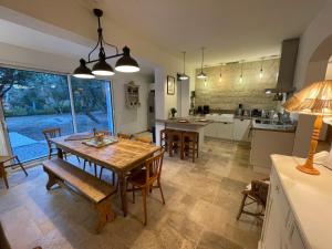 Maisons de vacances Coeur de Lavande - Maison climatisee avec piscine : photos des chambres