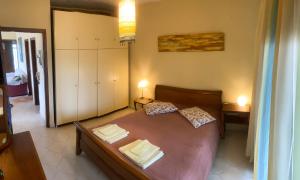 Pond and Pines, by nice house by the sea!