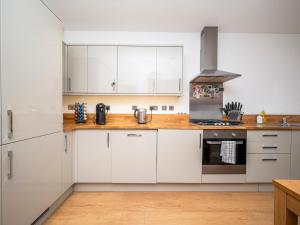 London Apartment near Tower Bridge and Tube - Pass the Keys