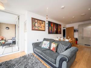 London Apartment near Tower Bridge and Tube - Pass the Keys