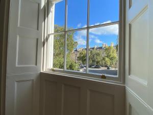 Stunning Central Bath Townhouse off Pulteney Bridge