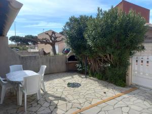 HOLIDAYLAND 201 VILLA T3 MEZZANINE 8 couchages climatisé NARBONNE PLAGE