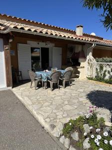 HOLIDAYLAND 401 VILLA T3 MEZZANINE 7 couchages climatisé NARBONNE PLAGE - 4hvězdičkové hotely ve městě Narbonne-Plage