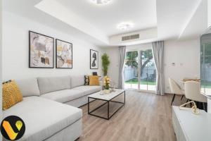 Vogue Vacation Homes, Springs Emirates Living near The Springs Souk, JBR, Marina, Mall of the Emirates, Spacious Villa with Garden and access to Lake andAmenities in the Community