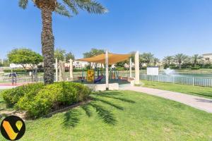 Vogue Vacation Homes, Springs Emirates Living near The Springs Souk, JBR, Marina, Mall of the Emirates, Spacious Villa with Garden and access to Lake andAmenities in the Community