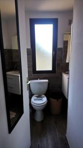 Appartements Studio climatise tout confort a 100 m de la plage : photos des chambres