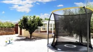 House with Jacuzzi and Mountain Views in Noguericas