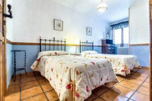 House with Jacuzzi and Mountain Views in Noguericas