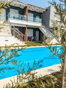 Ofrynio luxury apartment & pool3 - Evkarpía