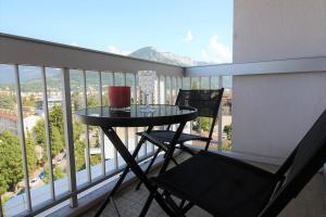 Appartements Mont Royal balcon et piscine : Appartement avec Vue sur la Montagne