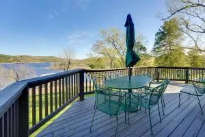 Relaxing Lakeview Retreat in Reeds Spring with Deck - Reeds Spring