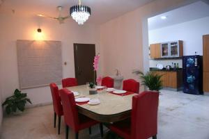 Row House 4 BHK - 4 balconies-Near AIG Hospital, Gachibowli