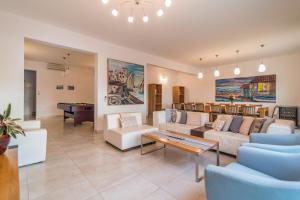 Luxury Beachfront Villa Casa Mare with private heated pool and gym right at the beach in Mirca - Brac