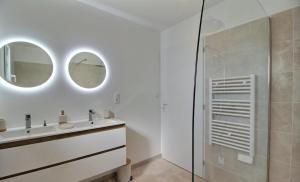Villas Maison bord de mer avec Jacuzzi : photos des chambres