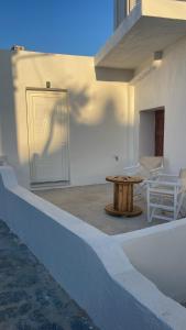 Tourlos House