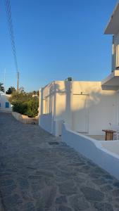 Tourlos House