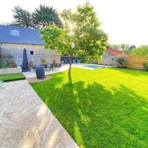 Le Catalpa, gite avec piscine et jacuzi privés