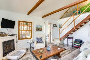 Dog-Friendly Westover Cottage with River Access!