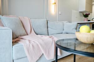 Pastel 47 by Housine