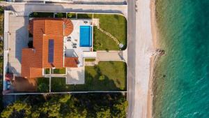 Luxury Villa Sea Whisper with private pool, sauna, jacuzzi and gym by the sea - Šibenik