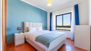 Modern & Bright 2 BDR Apartment by LovelyStay