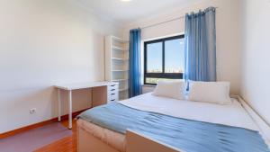 Modern & Bright 2 BDR Apartment by LovelyStay