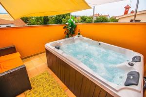 Ferienhaus mit Privatpool für 10 Personen ca 190 qm in Banjole, Istrien Istrische Riviera
