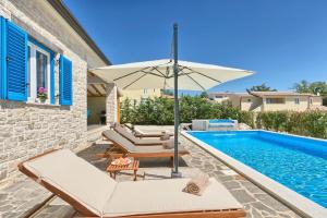 Ferienhaus mit Privatpool für 12 Personen ca 280 qm in Mužini, Istrien Binnenland von Istrien