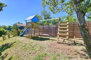 Ferienhaus mit Privatpool für 12 Personen ca 280 qm in Mužini, Istrien Binnenland von Istrien