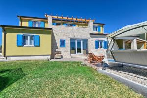 Ferienhaus mit Privatpool für 12 Personen ca 280 qm in Mužini, Istrien Binnenland von Istrien