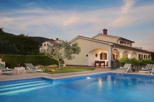 Ferienhaus mit Privatpool für 10 Personen ca 150 qm in Brovinje, Istrien Bucht von Raša