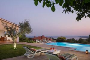 Ferienhaus mit Privatpool für 10 Personen ca 150 qm in Brovinje, Istrien Bucht von Raša 