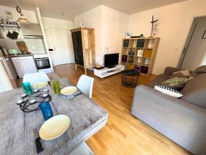 Appartements L-Ethnique - T2 Neuf avec Parking - RER A & Paris : photos des chambres