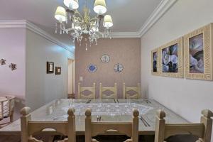 Apartamento com garagem a 100m da praia na Enseada