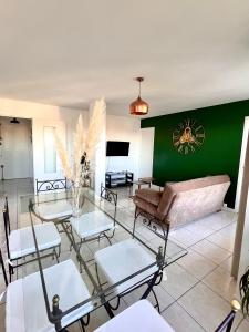 Appartements The Sunrise ~ Spacious, fully equipped & parking : photos des chambres