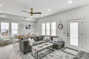 Modern and Spacious Garden City Home with Pool Access!