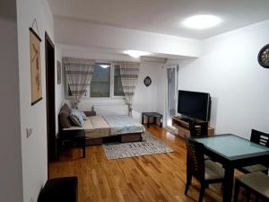Apartment 27