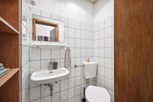 Wupper Home II, Top Lage Ideal für Geschäftsleute, Monteure, Familien, 3 Zimmer, Flachbild-TV