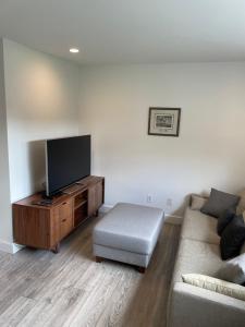 Large 2 bedroom private suite !