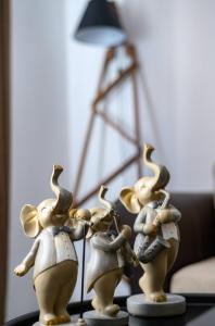 2 Designer Apartments Seconds Away From Тhe Main Street, FREE Parking