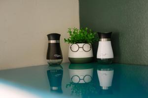 2 Designer Apartments Seconds Away From Тhe Main Street, FREE Parking