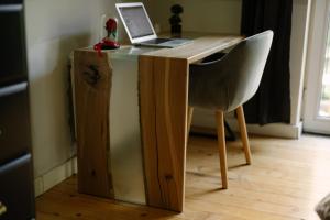 2 Designer Apartments Seconds Away From Тhe Main Street, FREE Parking