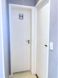 Apartamento Completo Business Comfort Home Office,Ar condicionado Quente e Frio, Estação de Trabalho, 7 min do Consulado Americano, WiFi 500MB