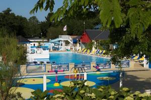Campings Domaine de Kerlann - Mobilhome refait a neuf- 40m2 - service de conciergerie et lits faits OFFERTS : photos des chambres