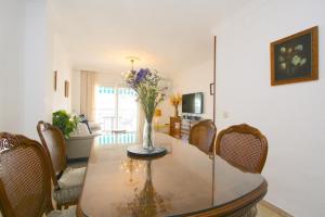 Amplio apartamento con piscina