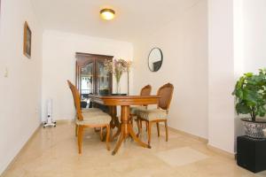 Amplio apartamento con piscina